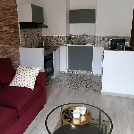 Suquet Balcony 1 Min Beach, 10 Min Palais & Croisette Works Cannes